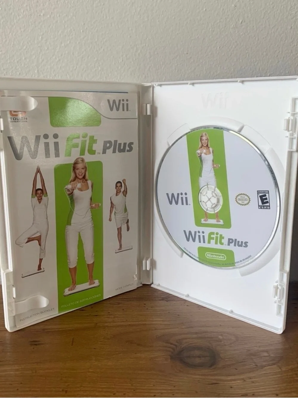 Wii Fit Plus Nintendo Wii Video Game CIB Complete Fitness Exercise 2008
